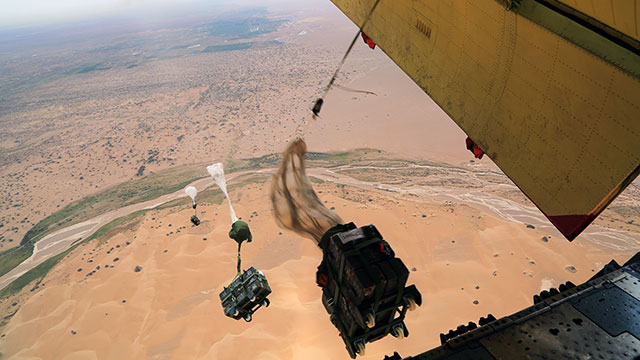 赴盐城部队投入灾后重建 500余名官兵增援 - 中