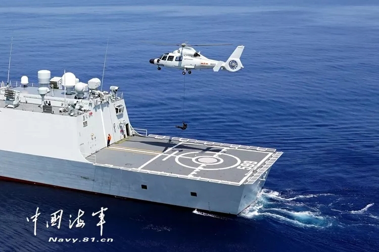 海军第32批护航编队航渡途中开展针对性训练