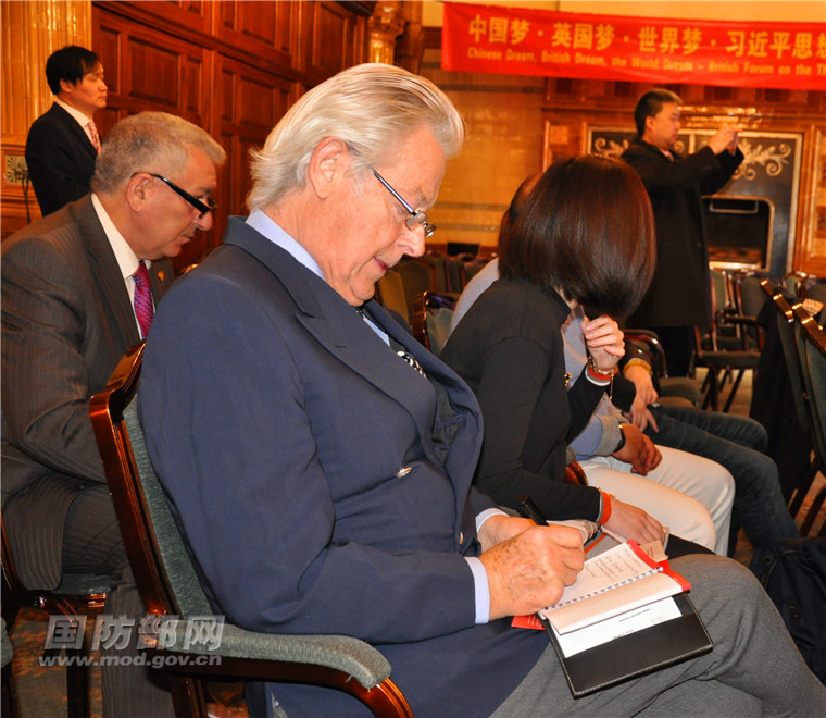 《告诉你一个真实的雷锋》英文版在英国举行发