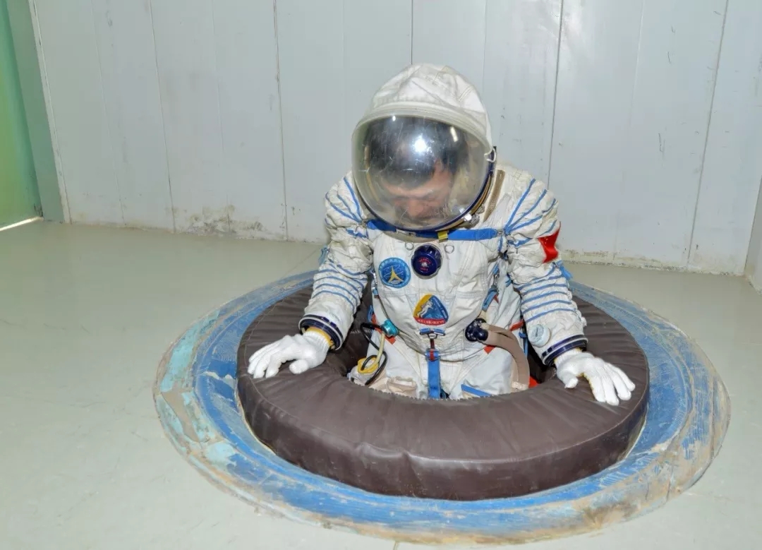 王亚平：首位进驻中国空间站的女航天员_训练