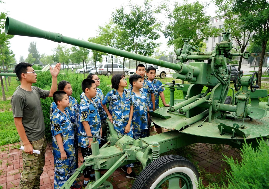 河北省国防教育训练基地开展军事夏令营活动