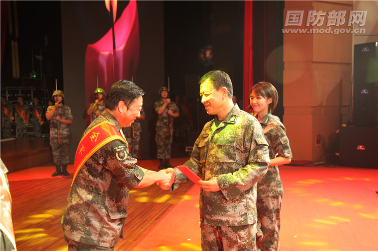 国防大学隆重庆祝教师节 表彰教战研战先进个人