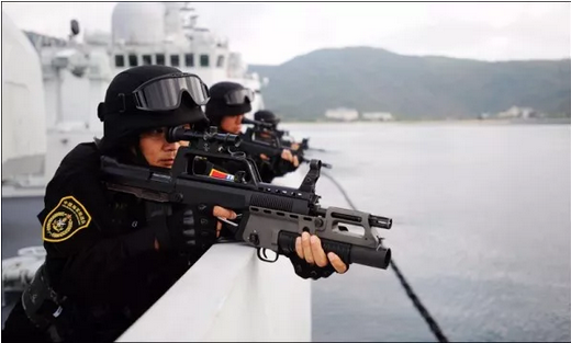 死神摸了摸我的头盔丨也门撤侨,展现《红海行