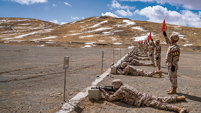 西藏那曲军分区组织民兵训练，锤炼严寒条件下应急保障能力