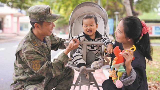 如何解决家属来队保障难?海军某部“一站式”服务情暖军营