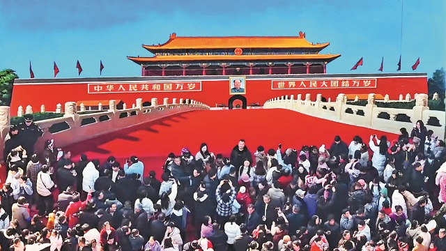 他用画笔播撒爱国爱军种子：“天安门”墙绘圆了乡亲梦