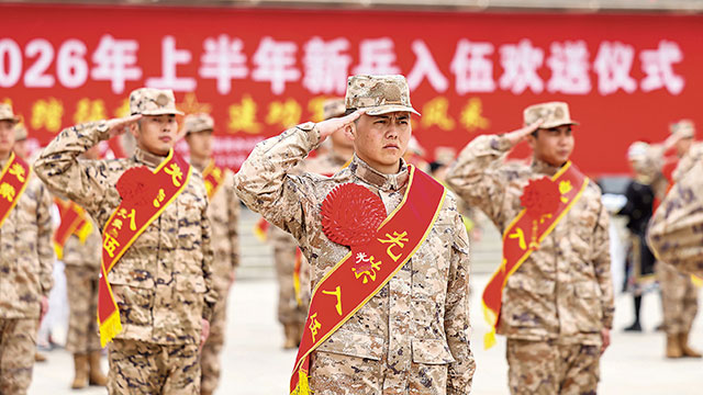 新兵们启程奔赴座座军营，奏响奋斗强军青春乐章