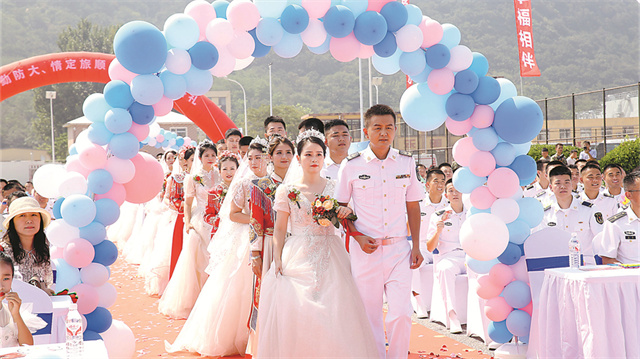 不断增强官兵的获得感，把“鹊桥”搭到官兵心坎上