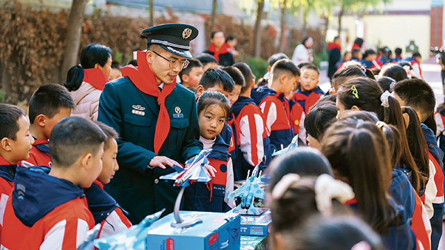 河南省林州市人武部组织国防教育进校园活动