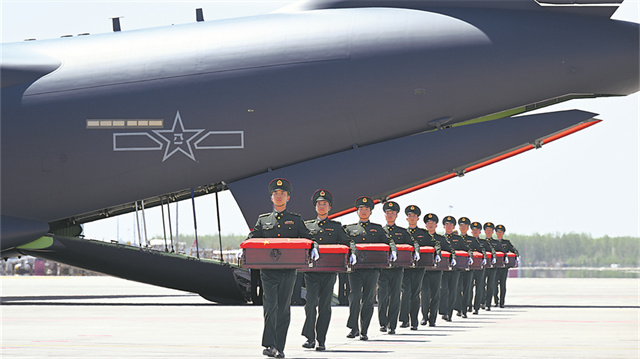 山河共盼 英雄回家——第十三批在韩中国人民志愿军烈士遗骸回国侧记