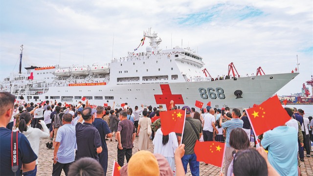 中国海军“吉祥方舟”号医院船首次赴海外执行任务