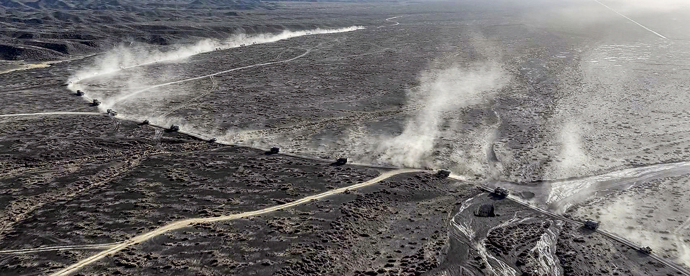 新疆军区某部组织射击训练