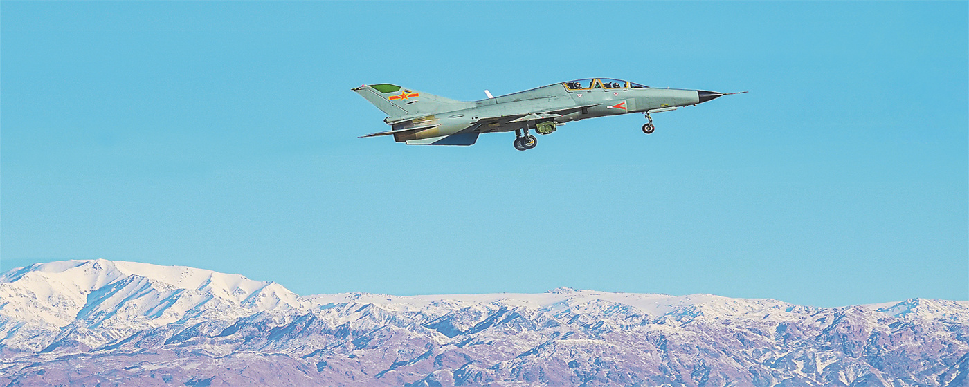 空军西安飞行学院某部开展飞行训练