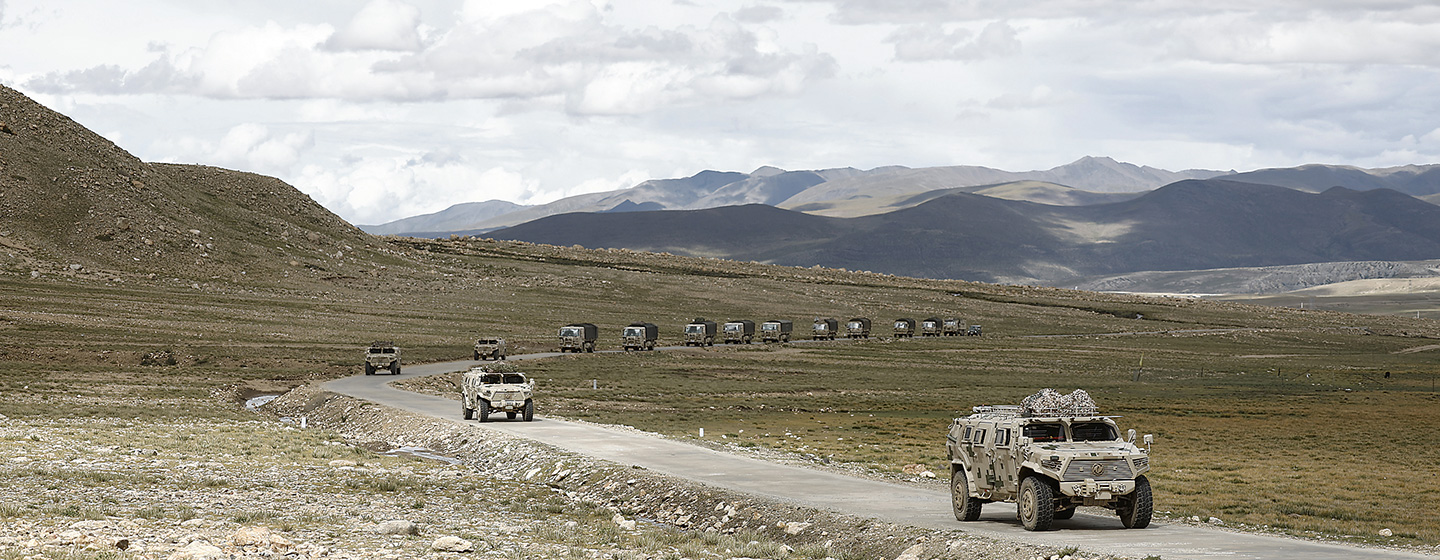 第77集团军某旅开展机动训练