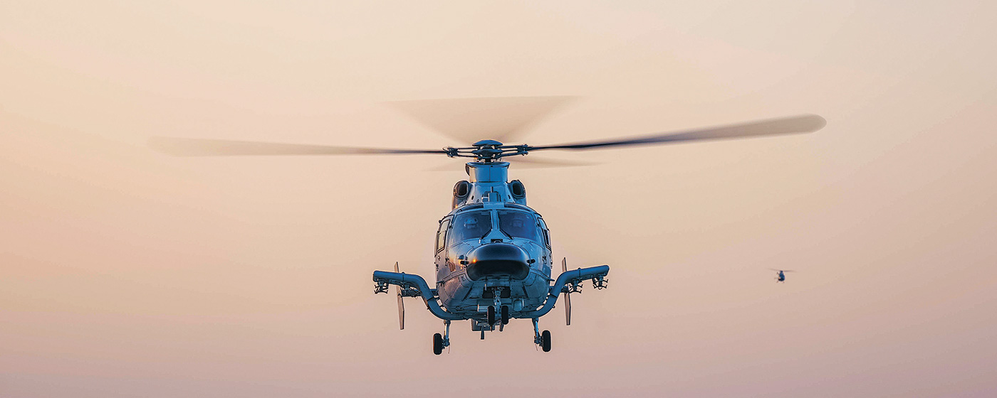 海军某部开展飞行训练