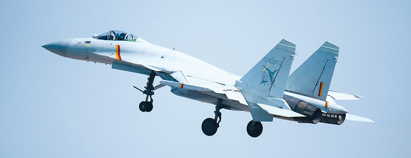 海军航空兵某部组织飞行训练