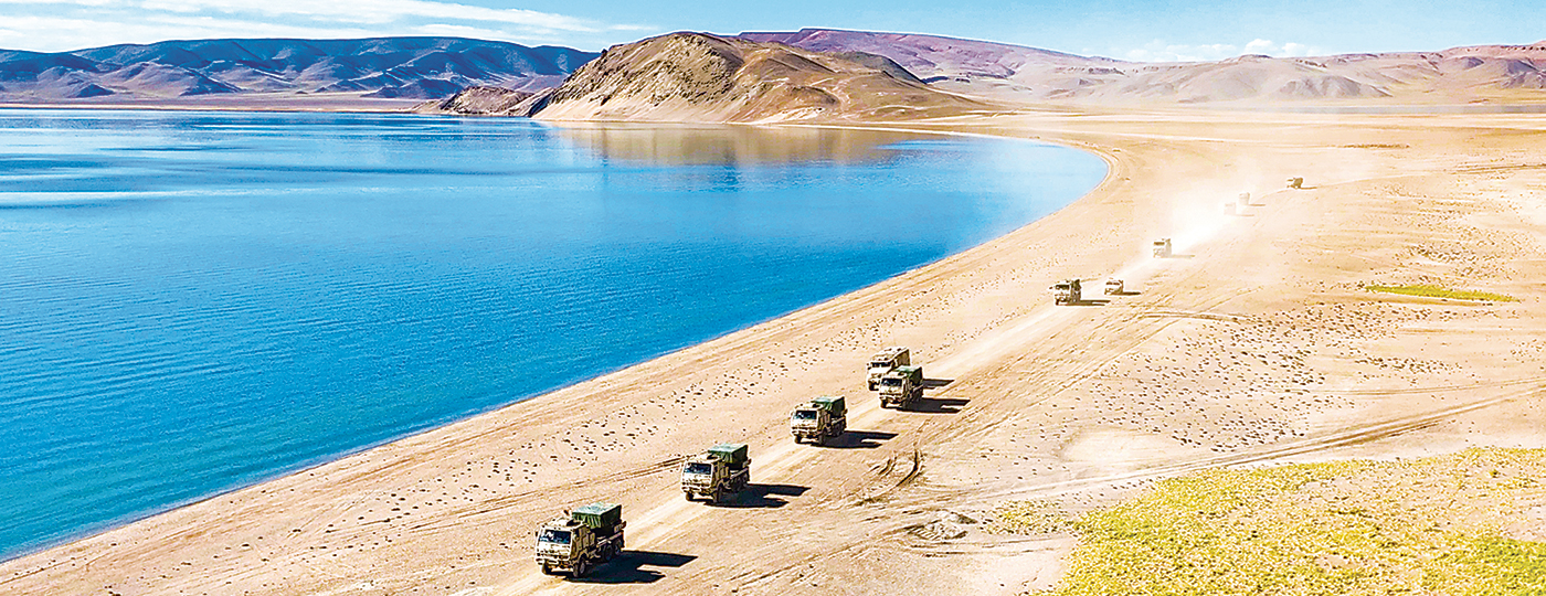 新疆军区某团组织驾驶训练