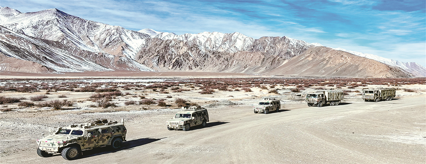 陆军某部开展长途机动训练