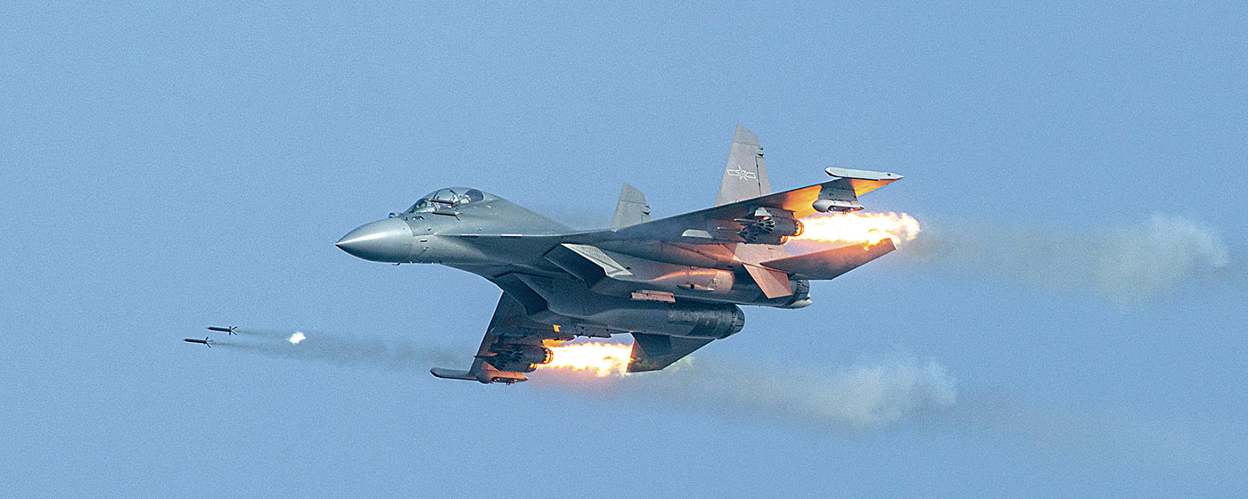 空军航空兵某旅组织实弹射击训练