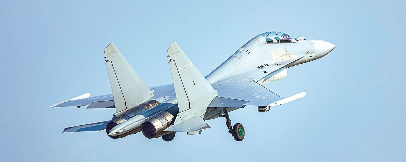 空军航空兵某旅开展飞行训练