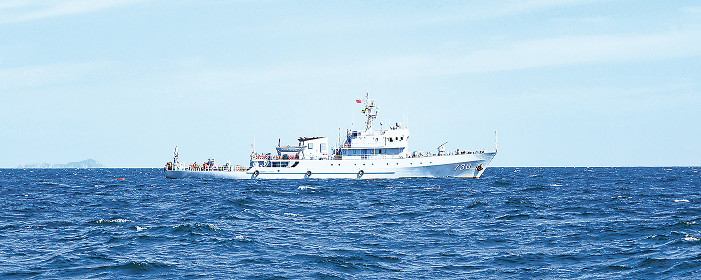 海军某大队开展海上训练