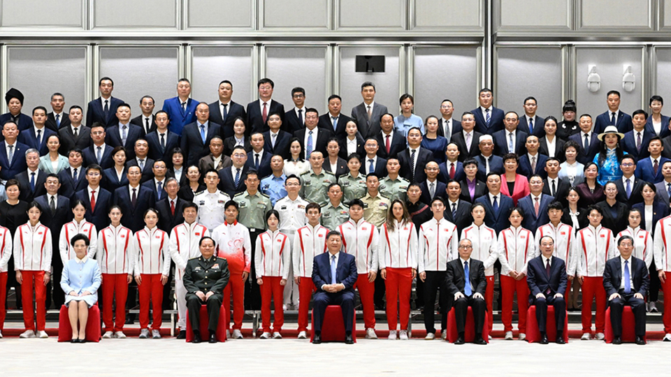 习近平接见全国群众体育先进单位、先进个人代表和全国体育系统先进集体、先进个人代表