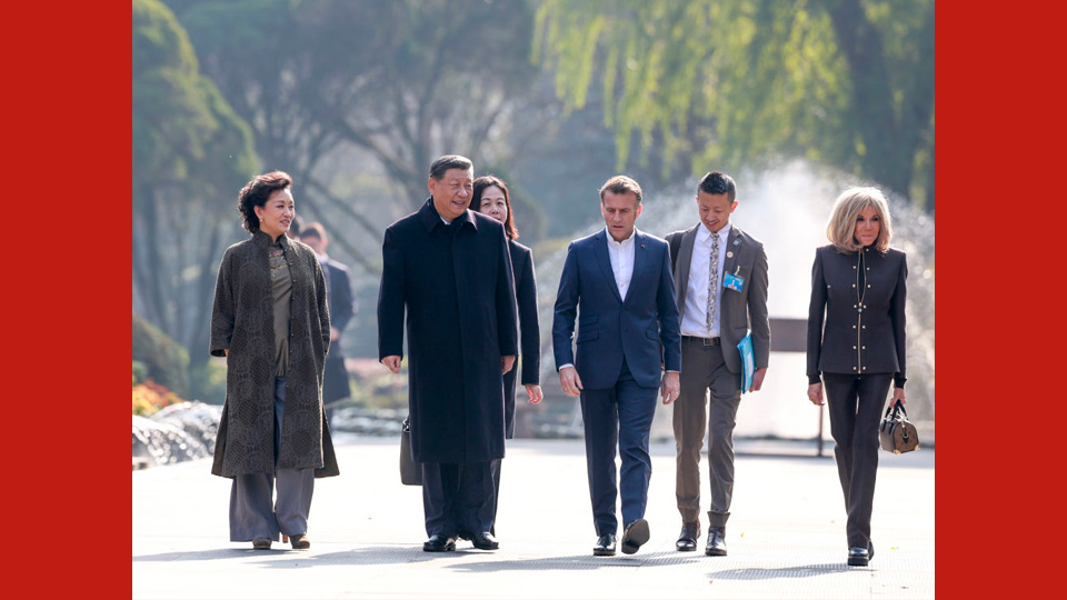 习近平同法国总统马克龙在成都非正式会晤