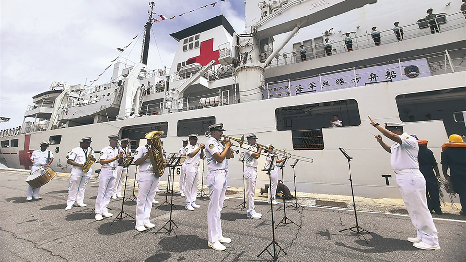 中国海军医院船首次访问巴西