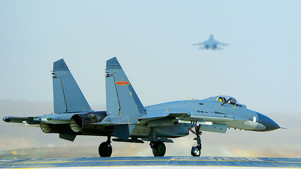 空军某部组织飞行训练