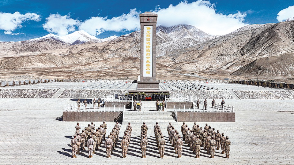 清明节来临之际，全军官兵以多种形式祭奠缅怀革命先烈