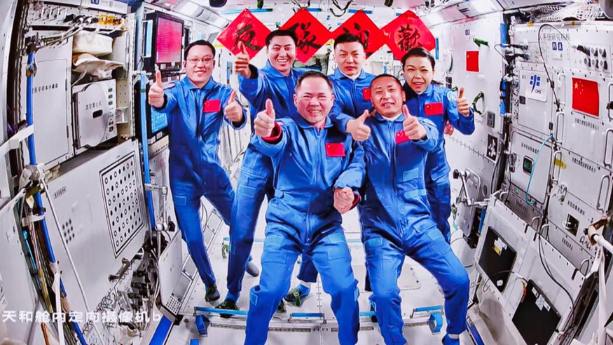 神舟二十三号航天员乘组顺利进驻“天宫” 中国航天员完成第8次“太空会师”