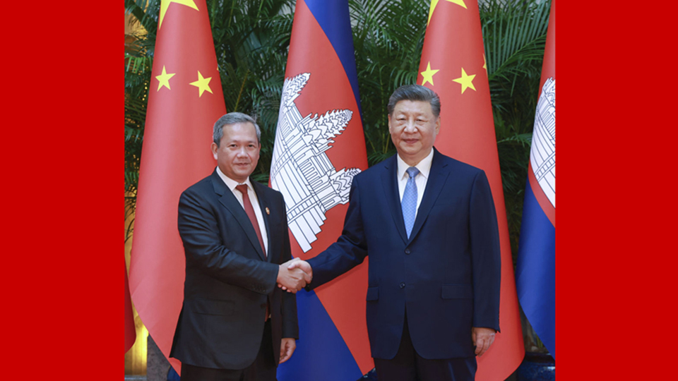 习近平会见柬埔寨首相洪玛奈