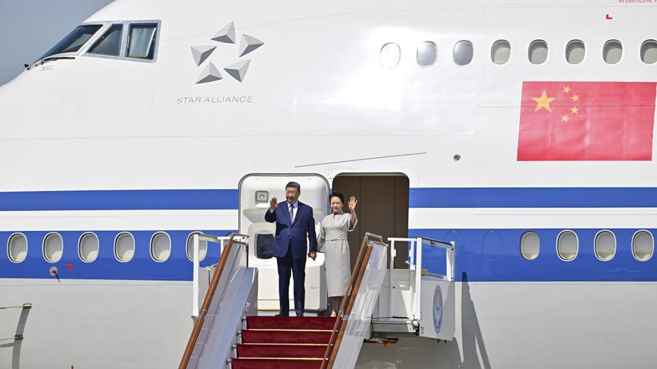 习近平抵达比什凯克