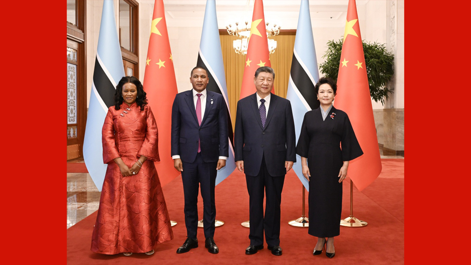 习近平同博茨瓦纳总统博科会谈