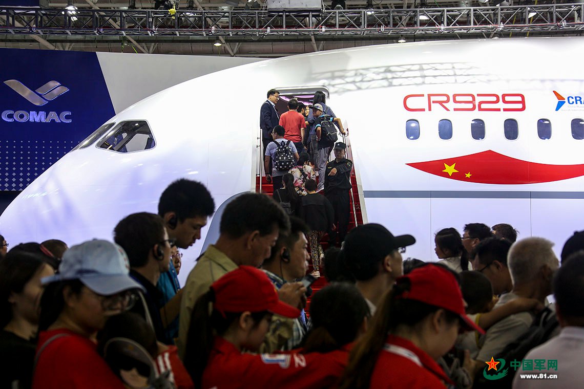 航展观展姿势大盘点，你属于哪一种？ 中华人民共和国国防部