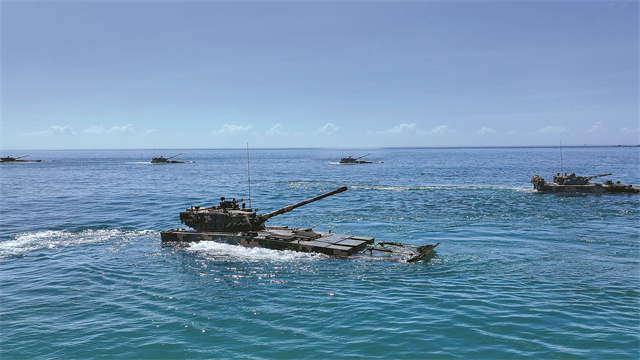 陆军某旅组织泛水编波训练