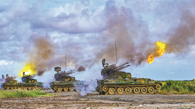 陆军某旅防空分队开展实弹射击训练