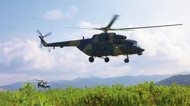 陆军某旅开展飞行训练