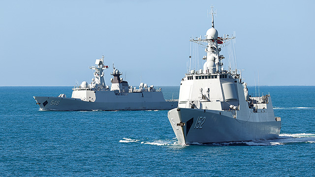 海军某支队开展海上训练