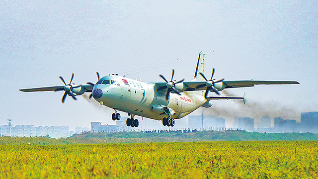 海军航空兵某团开展飞行训练