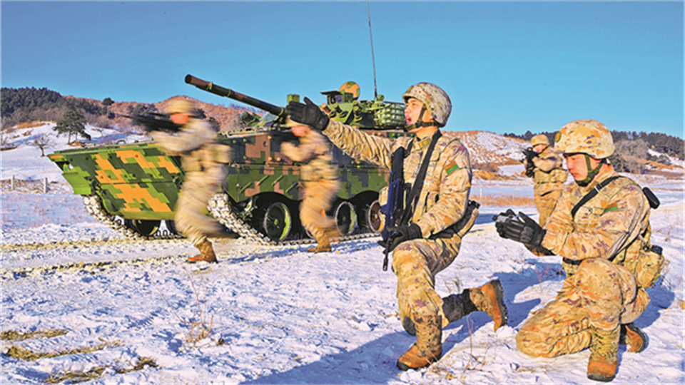 追踪一发炮弹的弹道，第79集团军某旅组织严寒条件下训练