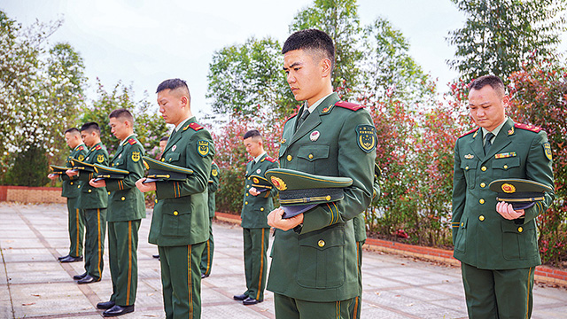 军营观察丨清明节特别策划·军旗上有你的名字