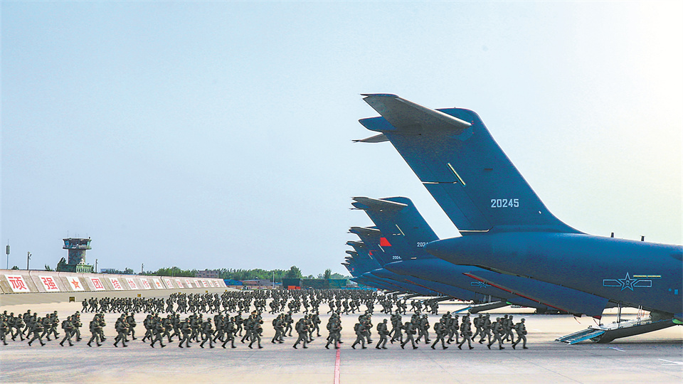 我军战略投送能力稳步迈上新台阶