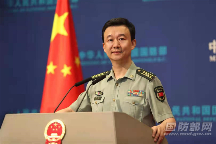 国防部举行例行记者会,国防部新闻局局长,国防部新闻发言人吴谦大校