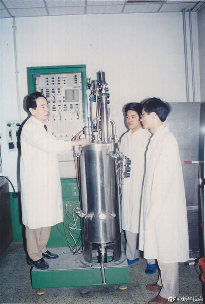 习近平出席国家科学技术奖励大会并颁奖 - 中华