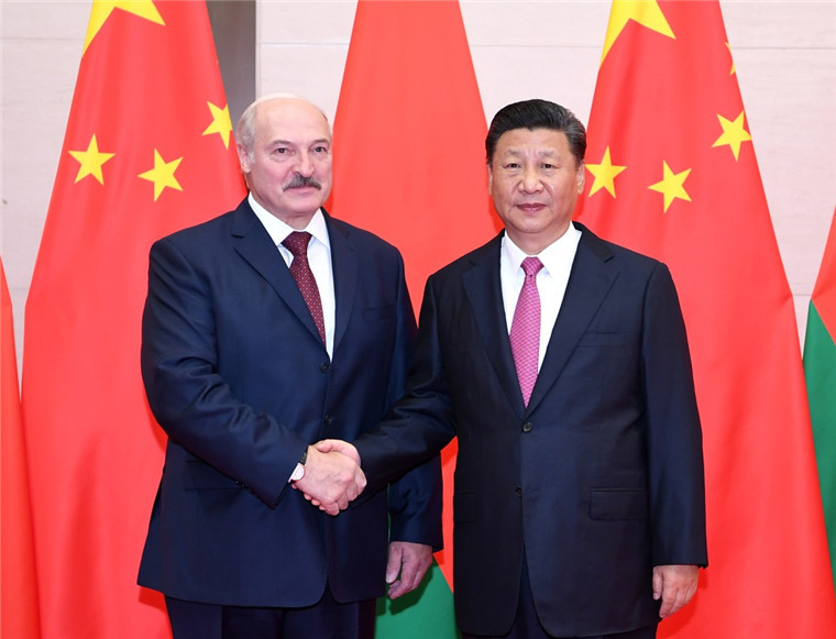习近平会见白俄罗斯总统卢卡申科