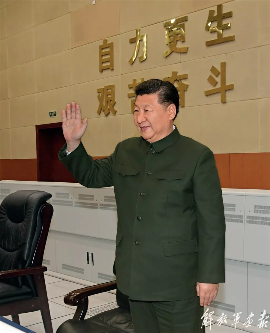 《解放军画报》刊发习主席视察驻四川部队某基