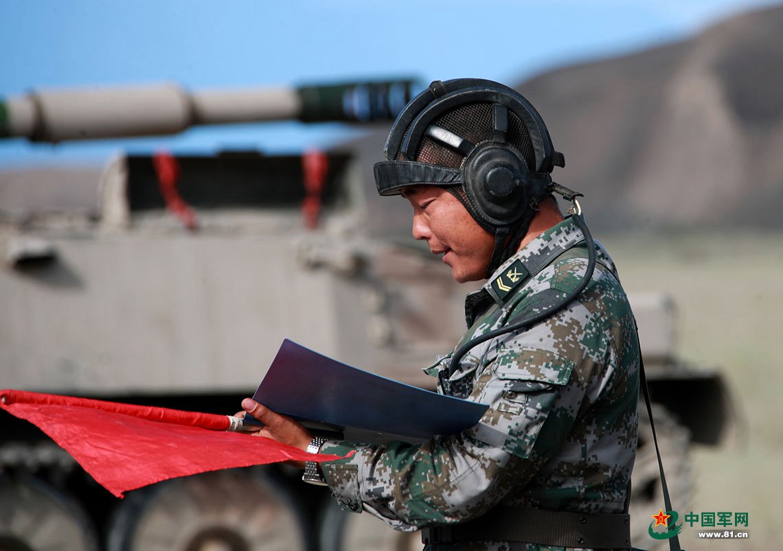 10门火炮列阵戈壁大漠,首射安全注意啥?