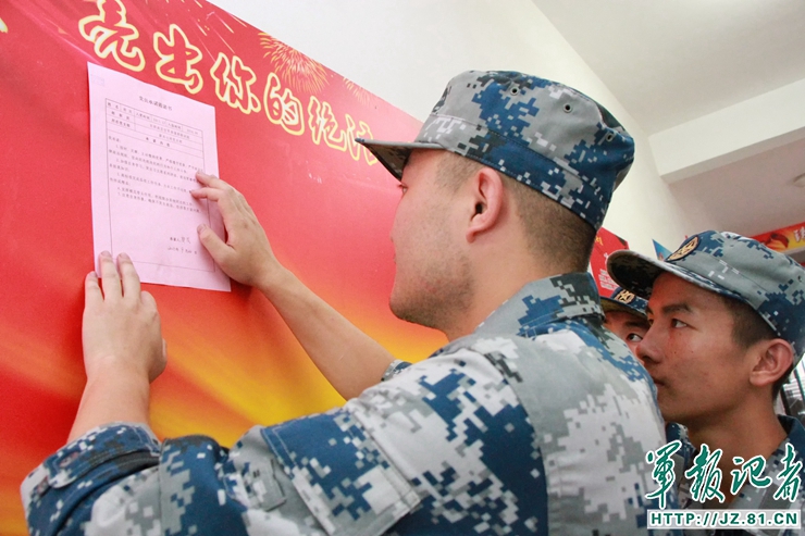 亮出党员身份 时时处处走在前列