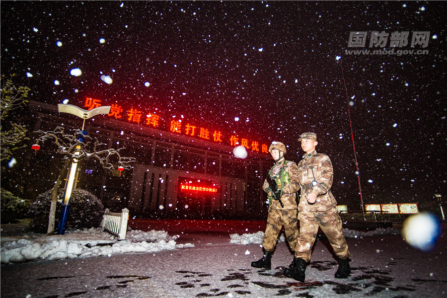一场巡逻遇春雪，“白”了头！